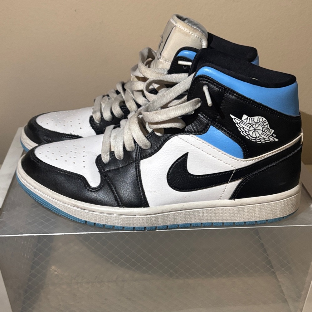 Jordan Men’s Air Jordan 1 Mid White Black University Blue Accent